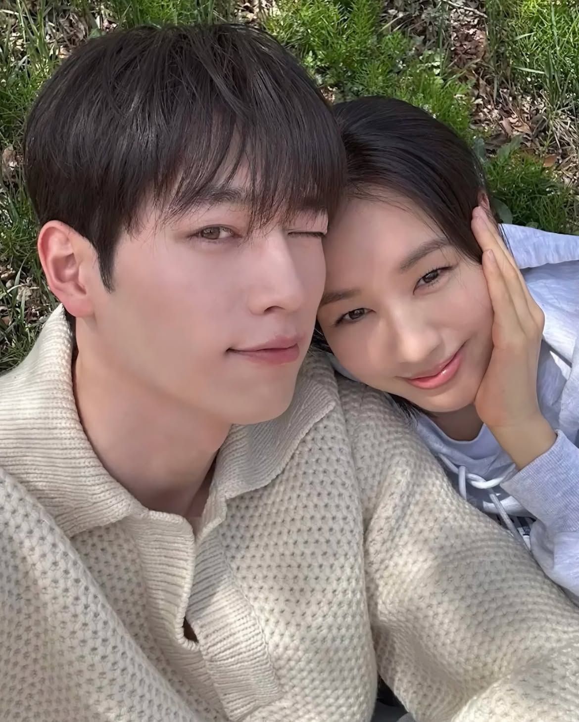 남궁호 역의 서강준과 이미도 역의 안은진이 함께 찍은 투샷 