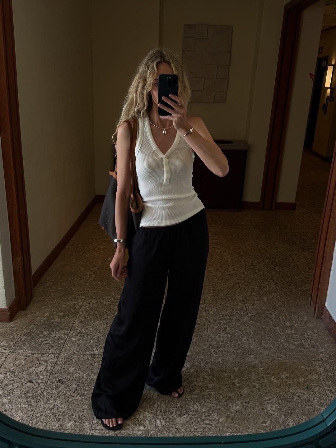 @anoukyve