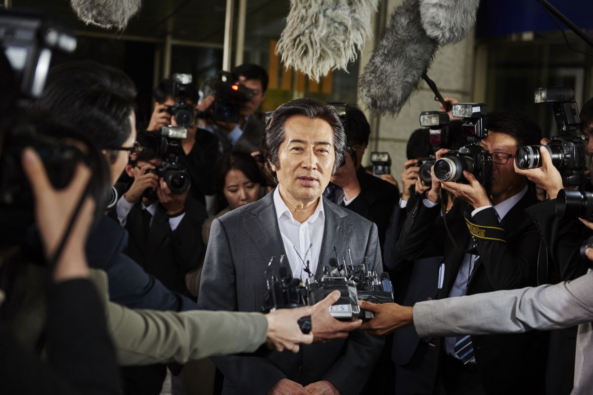 영화 <내부자들>에서 이강희 역을 연기한 백윤식 