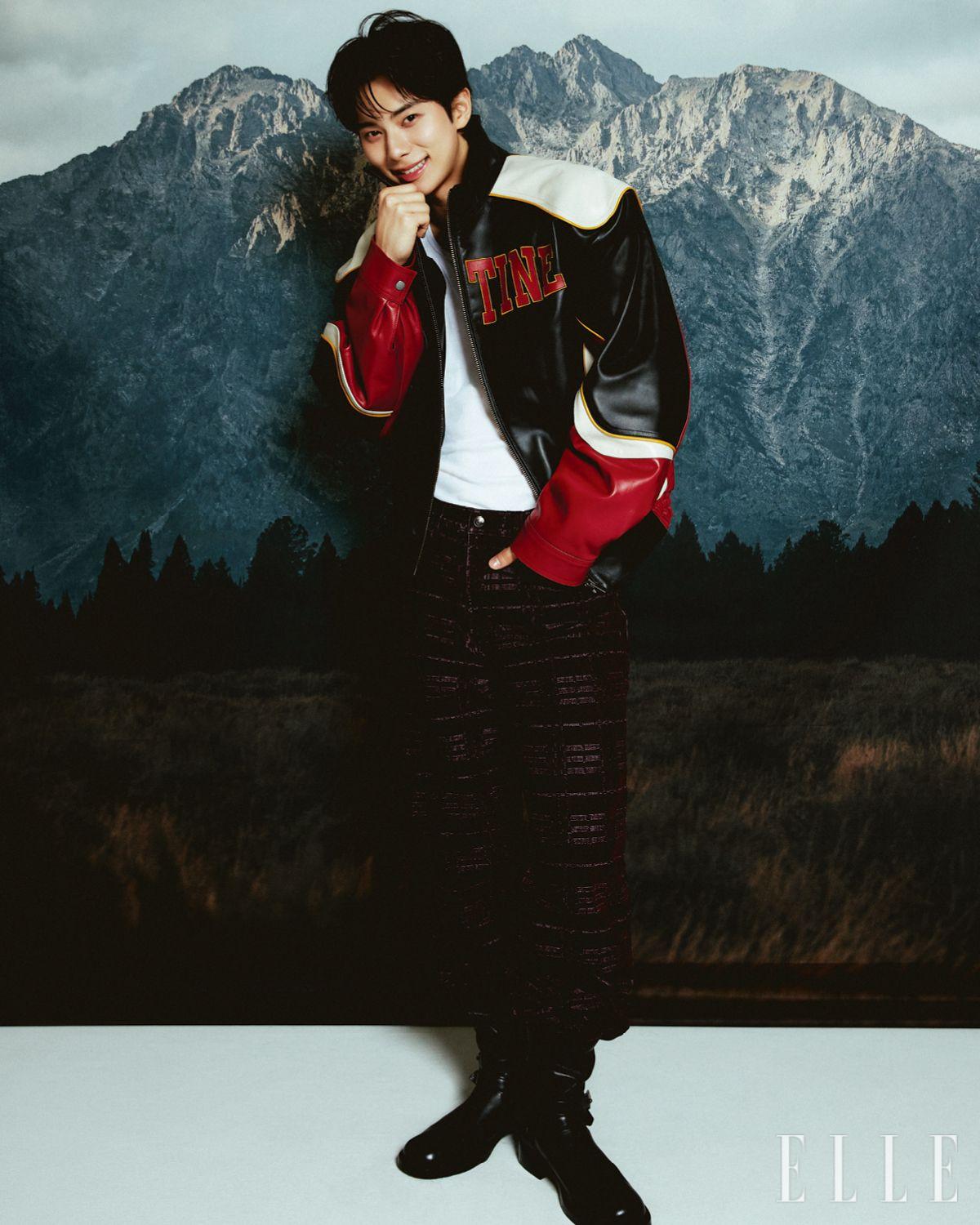 레더 재킷은 Martine Rose. 팬츠는 Burberry. 워커는 Versace.