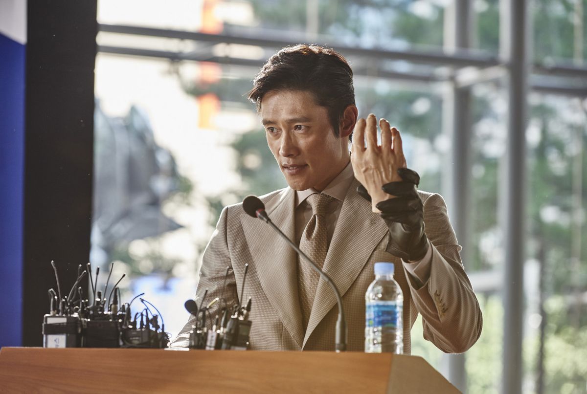 영화 <내부자들>에서 안상구 역을 연기한 이병헌 