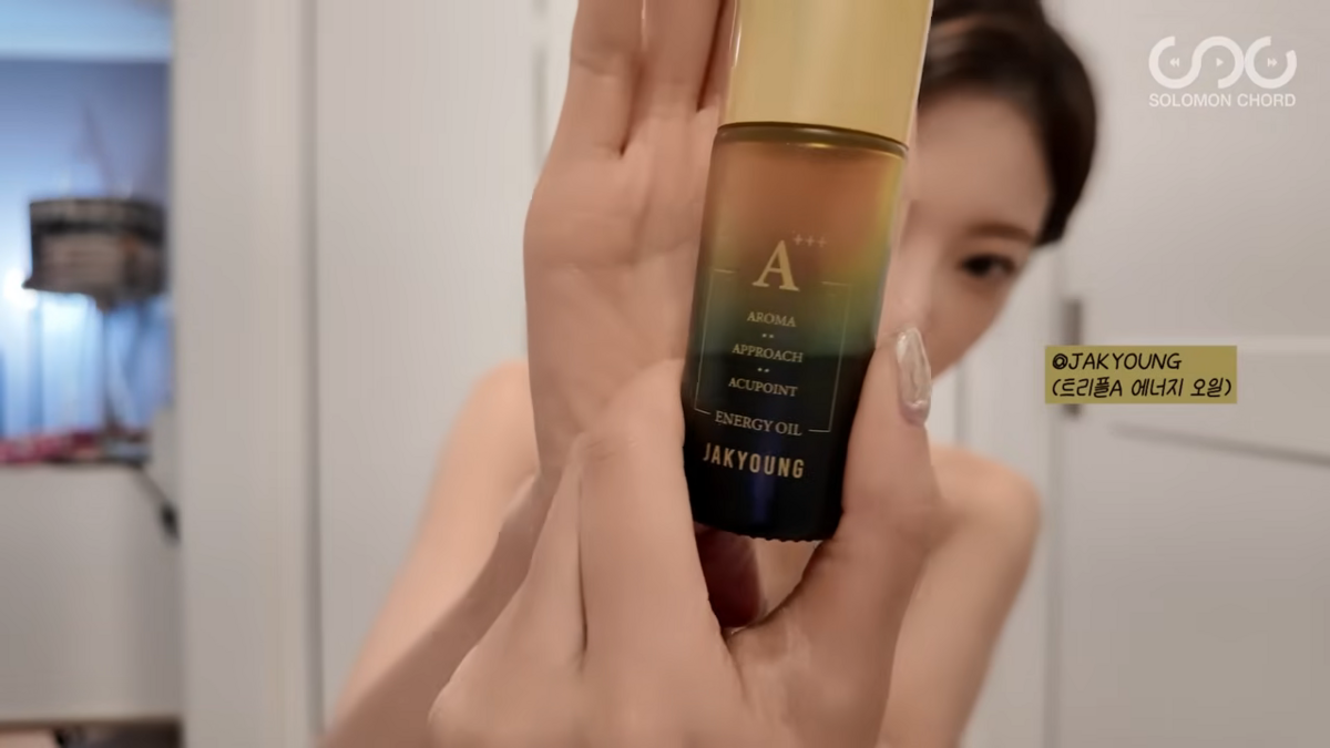 괄사를 활용한 어깨 관리법 공개한 리아 