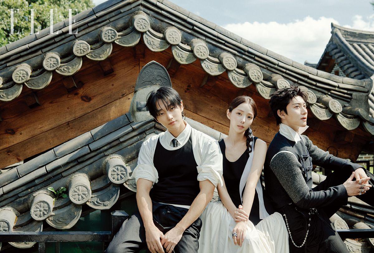 진영이 입은 셔츠는 Loro Piana. 슬리브리스는 Ych. 팬츠는 Dadada Hanbok. 레더 타이는 Our Legacy. 수빈이 입은 배색 디테일의 드레스는 Jinsun. 댕기와 옥반지는 모두 Hanboklynn. 동연이 입은 톱은 Junwei Lin. 이어 커프는 Chrome Hearts. 검지와 소지의 링은 Tiffany & Co. 중지에 착용한 링은 Alexander McQueen. 약지에 착용한 링과 체인은 모두 HanO. 팬츠와 벨트는 모두 스타일리스트 소장품.