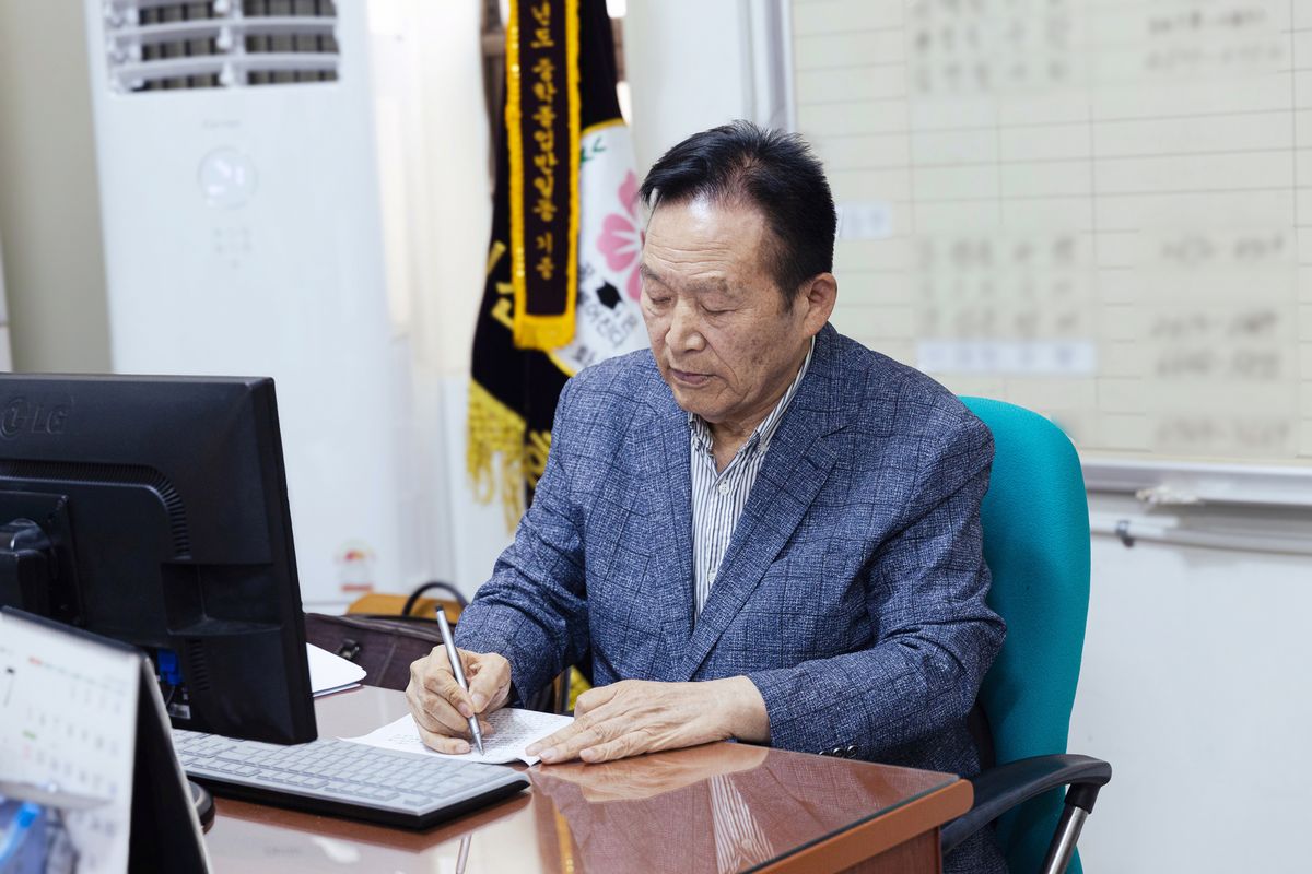 15년간 무궁화학교를 지키며 배움의 자리를 이어온 구연식 교장