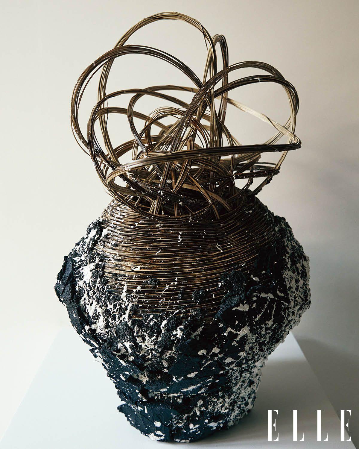 ‘Creation Through Collapse – Earthy Wind’(2025).