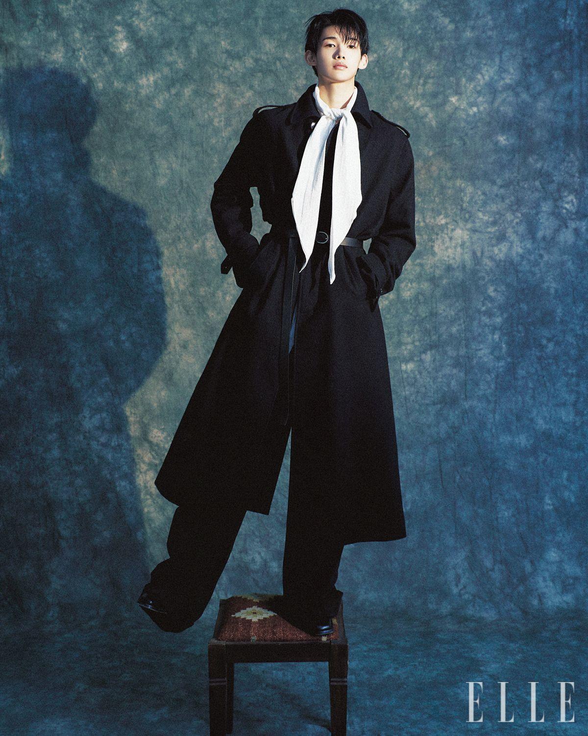 코트와 셔츠, 팬츠는 모두 Ann Demeulemeester by 10 Corso Como Seoul.
