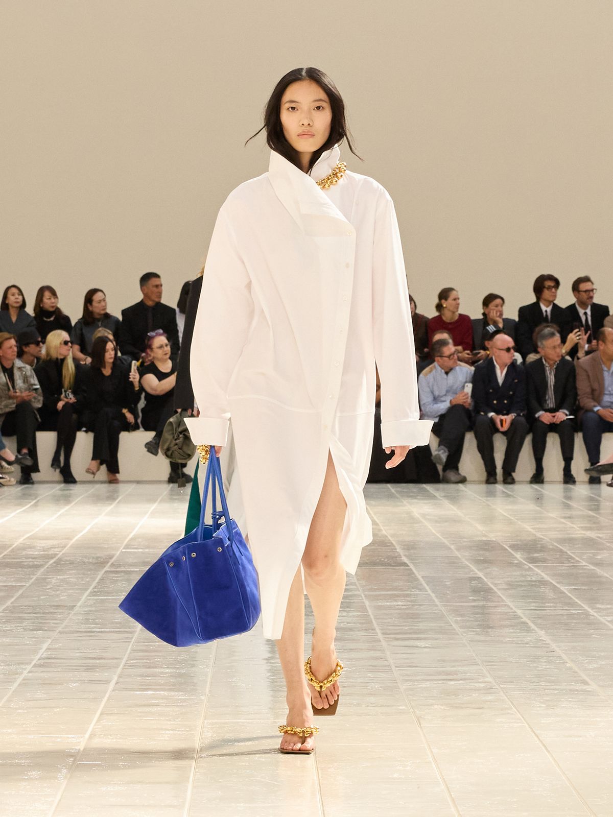 발렌시아가 2027 봄 여름 컬렉션