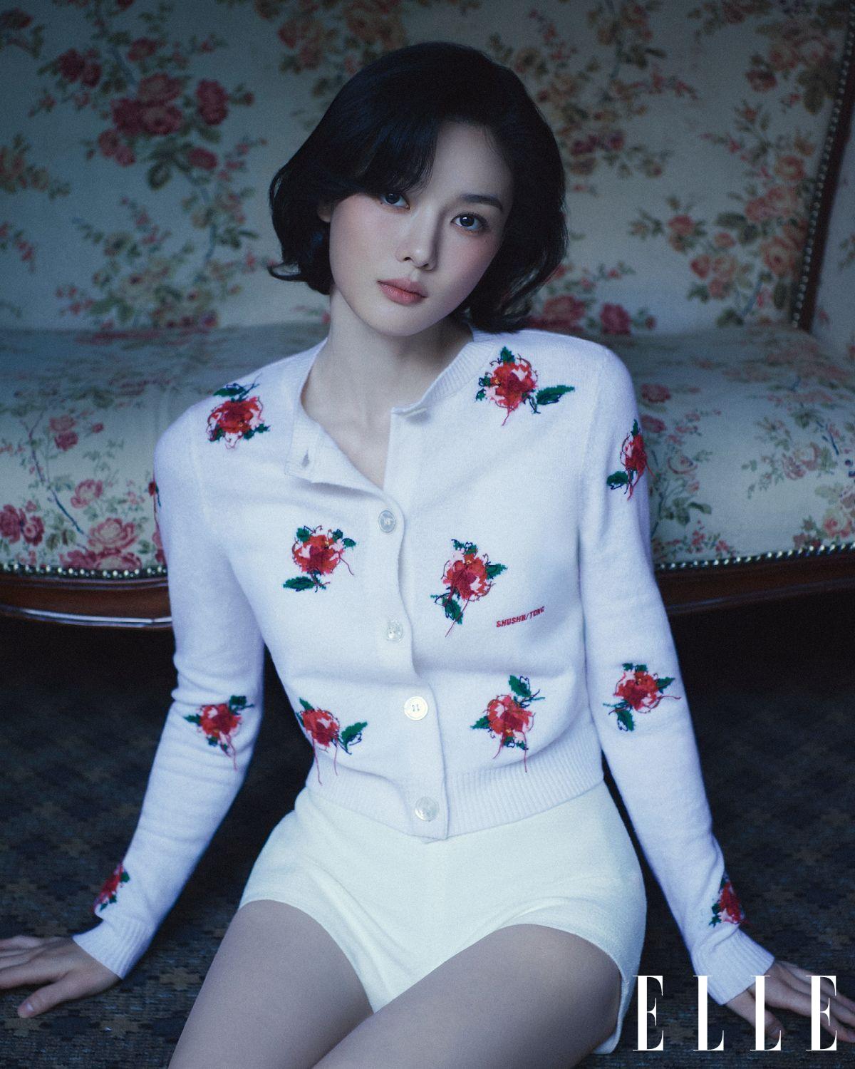 카디건은 Shushu/Tong. 쇼츠는 Nana Jacqueline.