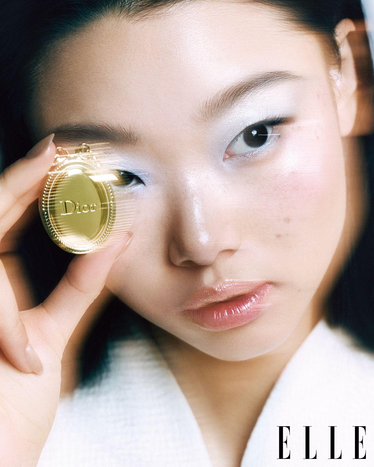 디올 메달리옹의 꾸뛰르 실루엣을 담은 글리터 립밤, NEW 디올 메달리옹, Dior Beauty
