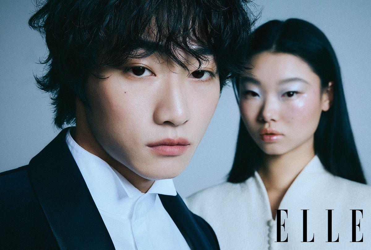 카이가 입은 턱시도 셔츠와 재킷, 윤영이 입은 화이트 재킷은 모두 Dior.