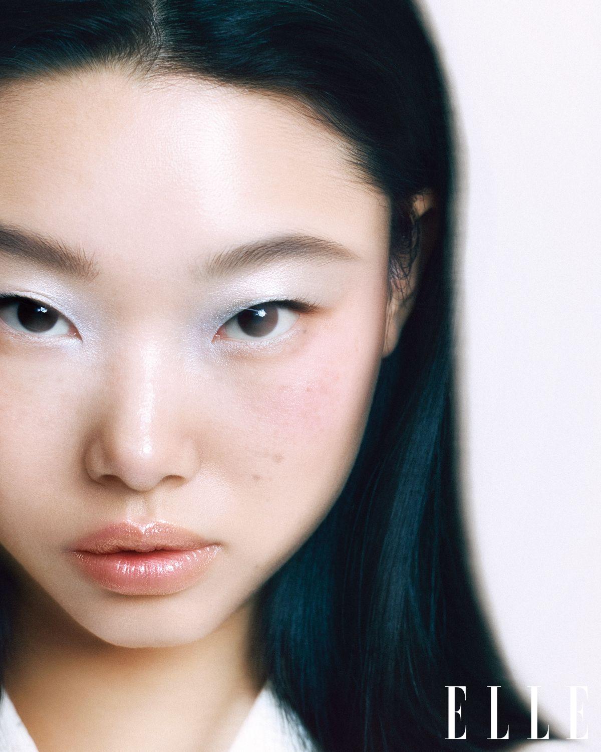 화이트 재킷은 Dior.