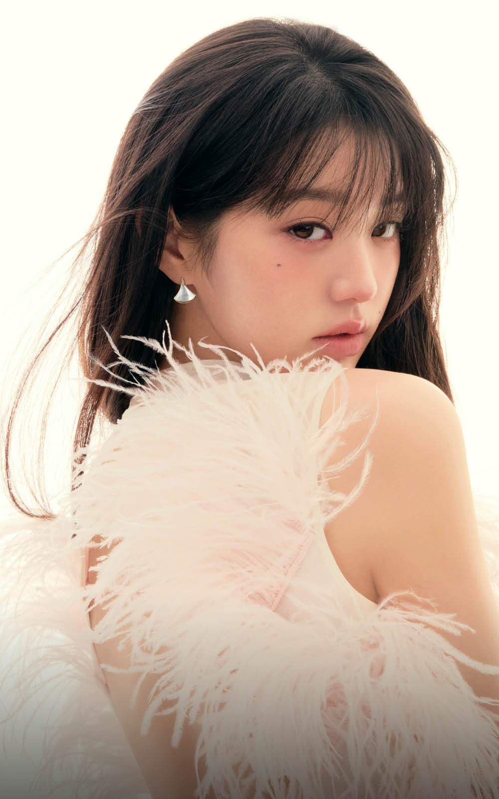 빛의 다른 이름, 장원영