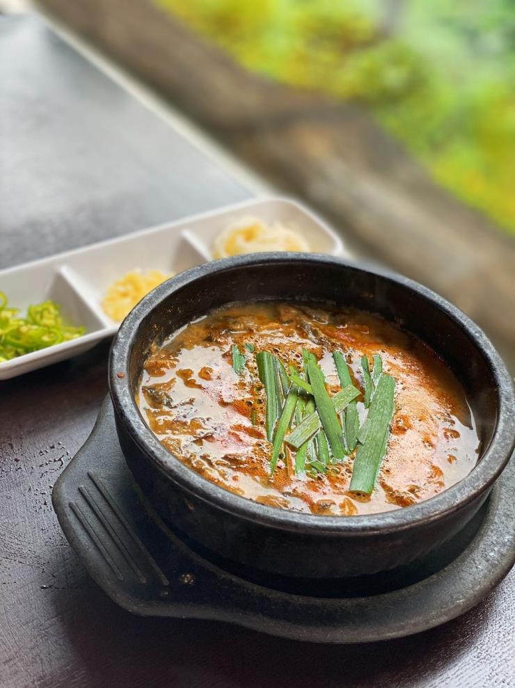 진하고 꾸덕꾸덕하며 두께감이 있는 맛. 전혀 비리지 않다 photo by 양윤경