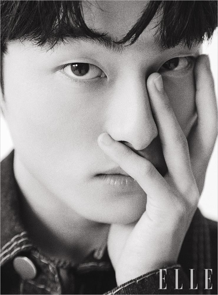 데님 셔츠 재킷은 Bottega Veneta.