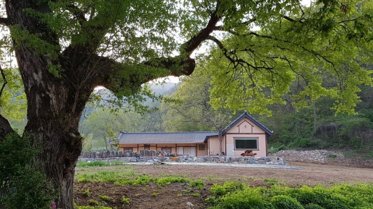 별동산달빛아래