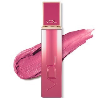 VDL 립 스테인 매쉬드 벨벳 - 수플레를 연상시키는 크리미한 벨벳 텍스처 립 틴트. 프라이머 성분이 입술 주름을 채우고 도톰하게 볼륨감까지 준다. MLBB부터 포인트 컬러까지 가을·겨울에 어울리는 컬러들. 전 5색상. 4.8g 2만8천원.