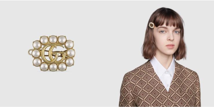 진주 장식의 GG로고 헤어핀은 57만원, Gucci.