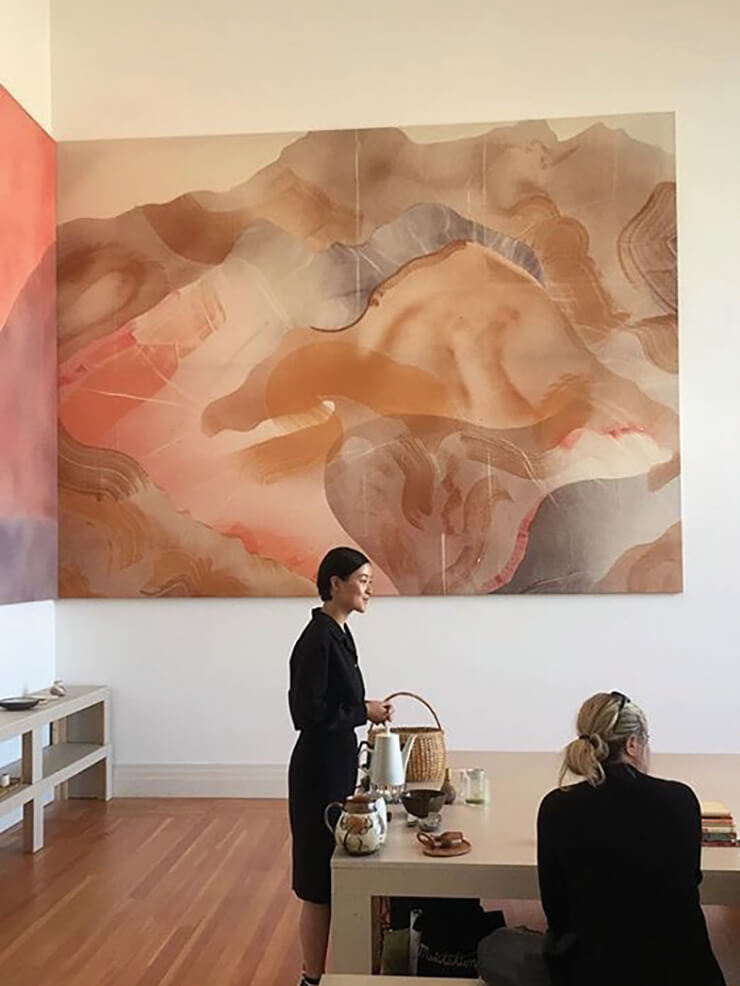 베를린의 미술관 마르틴 그로피우스바우에서 열린 그룹 전시 <벨트 오네 아우센>에서.