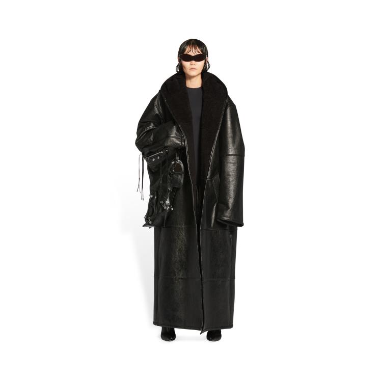 발렌시아가 2022 F/W 맥시 후디드 랩 코트