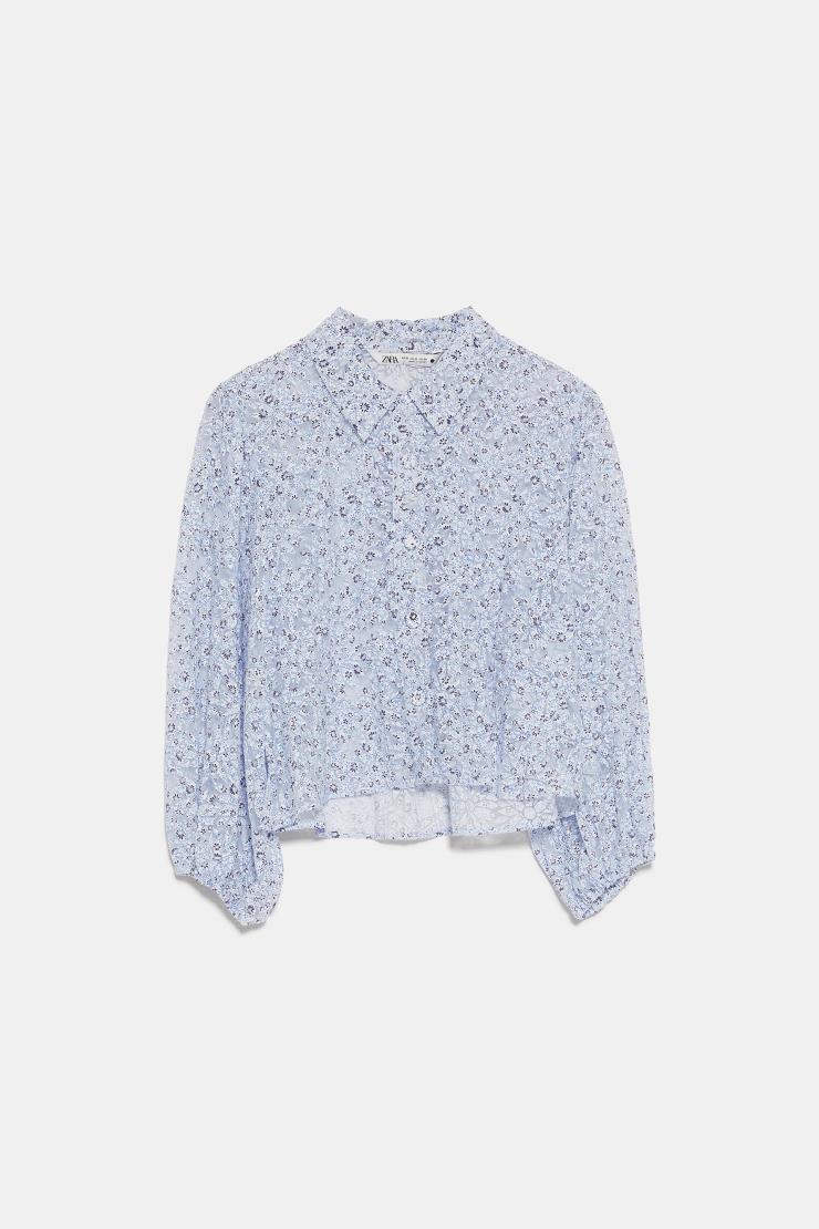 잔잔한 플라워 패턴이 포인트인 셔츠는 5만9천원, Zara.