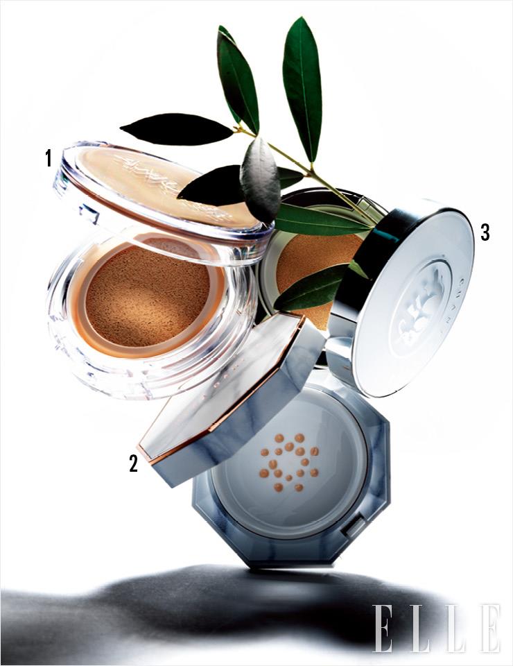 1 프랑스 ‘EVE Vegan’ 인증 마크를 획득한 100% 비건 성분. 미니멀하고 순한 포뮬러로 자연스럽고 투명한 속광 피부를 표현해 주는 스킨 튠 비건 커버 쿠션, 3만4천원, Amuse. 2 공기처럼 가벼운 제형과 꽃잎 모양의 루비셀 퍼프로 굴곡진 부분까지 구석구석 커버하기 편한 스킨 파라다이스 퓨어 모이스처 쿠션 파운데이션, 3만8천원, Dear Dahlia. 3 바르고 있는 동안 강력한 스킨케어 효과를 선사하는 혁신적 포뮬러. 판매수익금의 일부를 케냐의 코끼리 구조 프로그램에 기부하는 퓨처 스킨 쿠션-스킨케어 파운데이션, 15만8천원, Chantecaille.