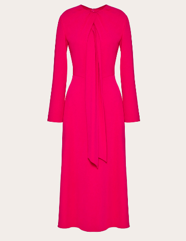 앞면에 긴 리본 디테일로 다채로운 연출이 가능한 드레스는 3백49만원, Valentino.