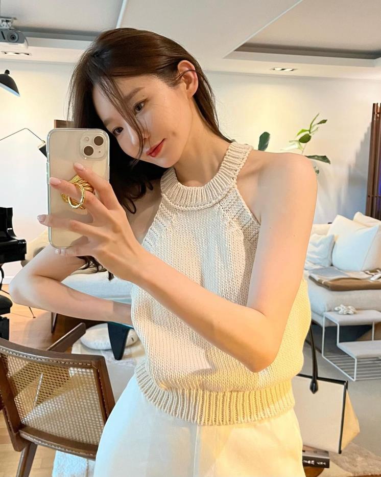 강민경 