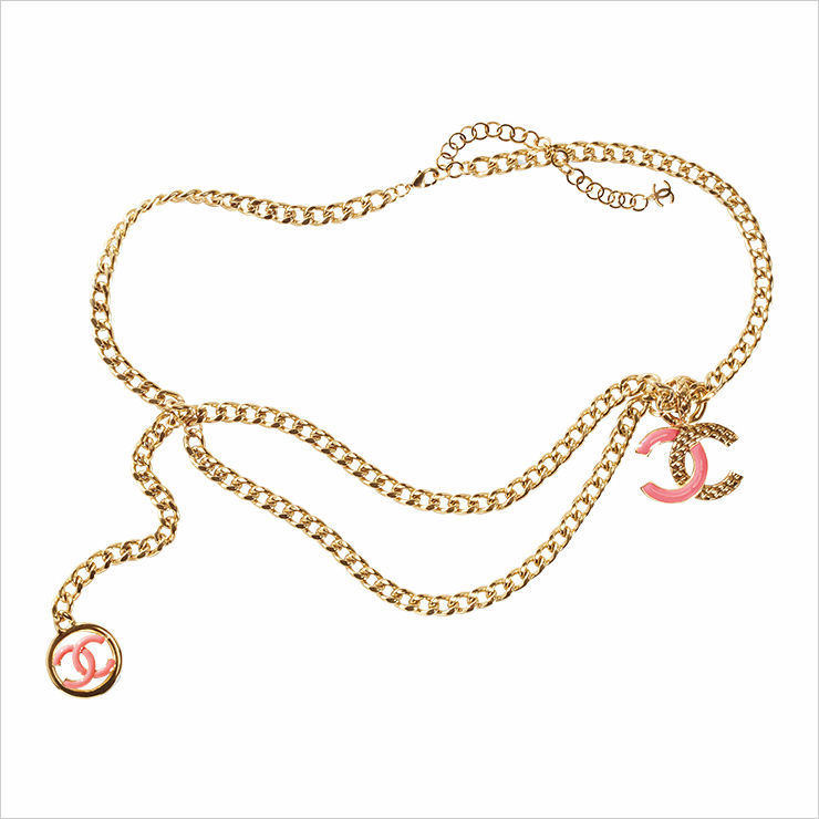 더블 C 로고 참이 달린 벨리 체인은 가격 미정, Chanel.