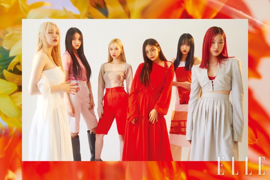 (왼쪽부터) 예린이 입은 스파게티 스트랩 드레스는 Eenk. 소원이 입은 레드 스티치 메시 티셔츠는 Moonsun. 이너웨어로 입은 톱과 니하이 레더 부츠는 모두 COS. 데님 버뮤다 쇼츠는 Cedric Charlier. 은하가 입은 스퀘어넥 톱은 COS. 레드 버뮤다 쇼츠는 Eenk. 엄지가 입은 레드 컬러의 플루이드 드레스는 Romanchic. 작은 금속 링 귀고리는 Movvin. 유주가 입은 프린트 저지 드레스는 Moonsun. 니트 플레어 팬츠는 COS. 신비가 입은 뷔스티에 디테일의 재킷과 트라우저, 레이어드한 스커트는 모두 YCH. 이너웨어로 입은 레드 레이스 브라톱은 4 Moncler Simone Rocha. 스네이크 체인 네크리스는 Movvin.