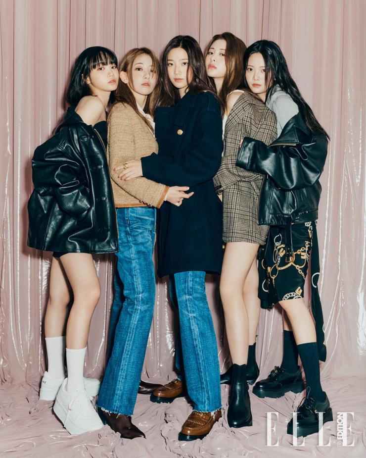 채원이 입은 트러커 재킷, 미니 뷔스티에 울 드레스는 모두 Celine. 사쿠라가 입은 울 재킷, 실크 블라우스, 워싱이 들어간 데님팬츠는 모두 Celine. 카즈하가 입은 피코트, 워싱이 들어간 데님팬츠, 로퍼는 모두 Celine. 윤진이 입은 체크패턴 재킷, 실크 쇼츠, 신은 보고 부츠는 모두 Celine. 은채가 입은 빈티지 램스킨 바이커 재킷, 후디가 달린 집업 니트 크롭트 톱, 실크 스커트, 슈즈는 모두 Celine.