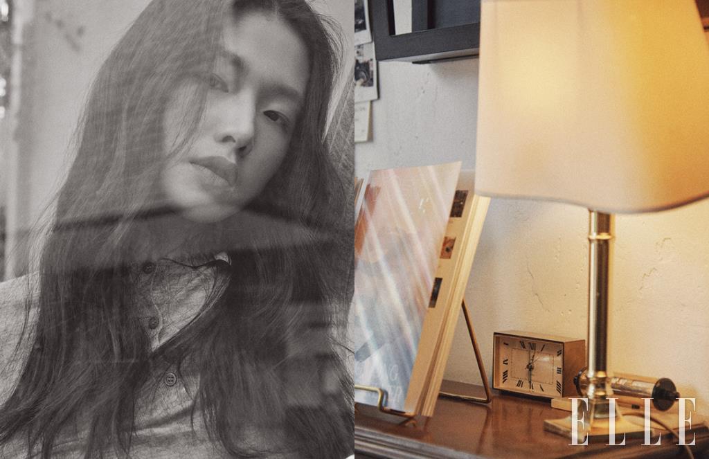 그레이 니트 톱은 가격 미정, Prada.