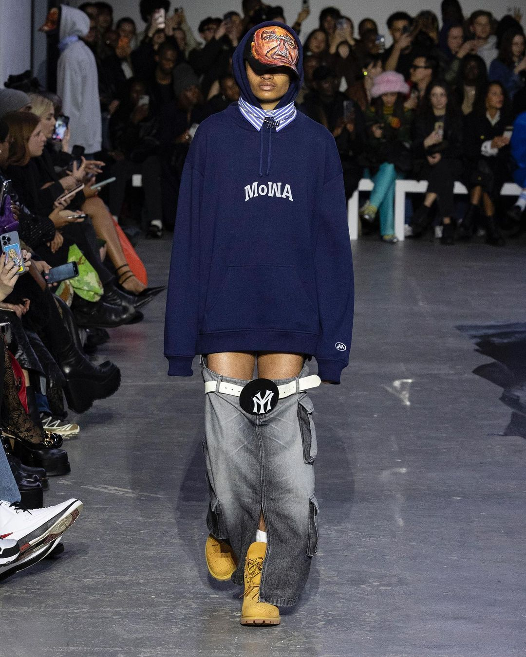 모왈롤라 2023 F/W 컬렉션