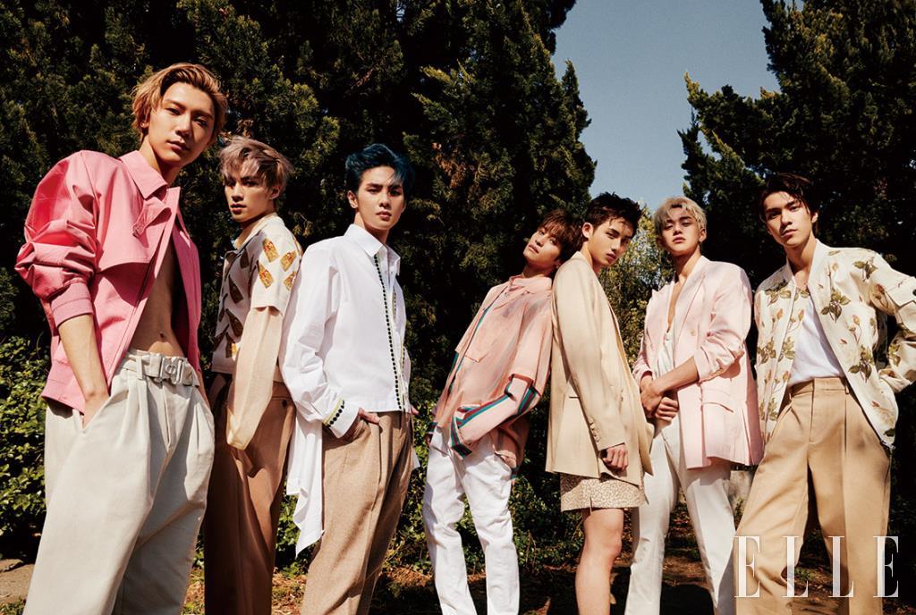 (왼쪽부터) 텐이 입은 핑크 보머 재킷과 아이보리 팬츠는 모두 Dior Men. 샤오쥔이 입은 니트 소재 피케 톱은 Marni by G. Street 494. 시스루 이너 웨어 톱은 Undercover by Ecru. 베이지 팬츠는 Wooyoungmi. 쿤이 입은 자수 장식의 화이트 셔츠는 Valentino. 베이지 팬츠는 Wooyoungmi. 양양이 입은 레이어드된 핑크 셔츠와 화이트 팬츠는 모두 Wooyoungmi. 윈윈이 입은 베이지 재킷은 Kimseoryong. 레오퍼드 패턴의 쇼츠는 Ordinary People. 루카스가 입은 화이트 시스루 톱은 Rick Owens. 핑크 재킷과 화이트 팬츠는 모두 스타일리스트 소장품. 헨드리가 입은 플라워 패턴의 보머 재킷은 Bird Che. 베이지 핀턱 팬츠는 Valentino.