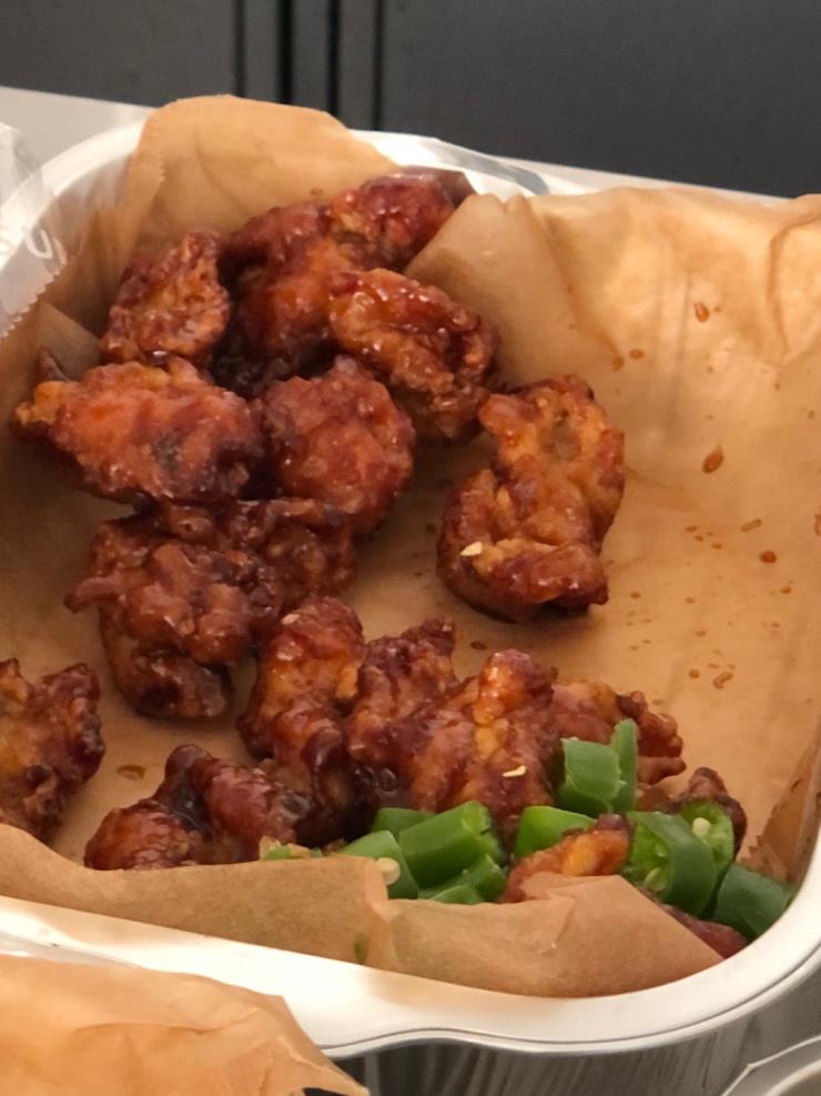 아침, 점심, 저녁: 인절미 카스테라, 깻잎 떡볶이, 오이 김밥, 닭 강정