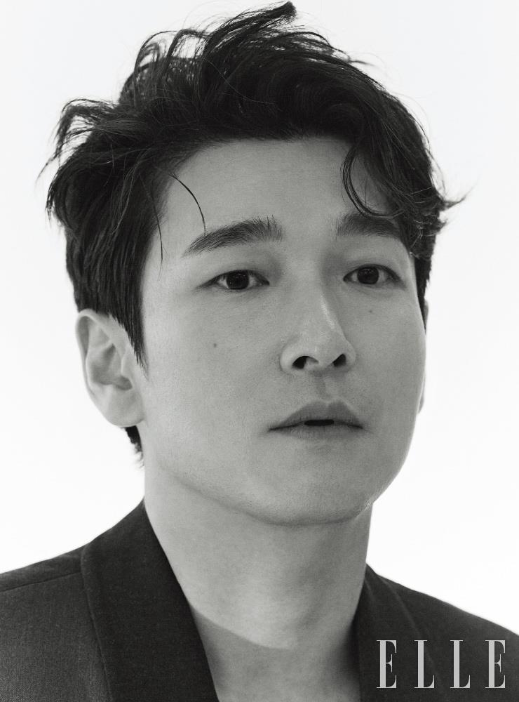 더블 스포트라이트 프린트의 롱 코트는 Fendi.