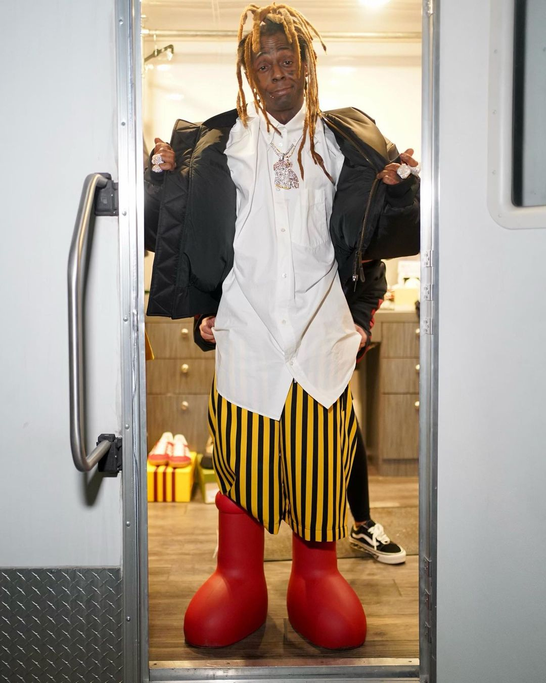 MSCHF '빅 레드 부츠'