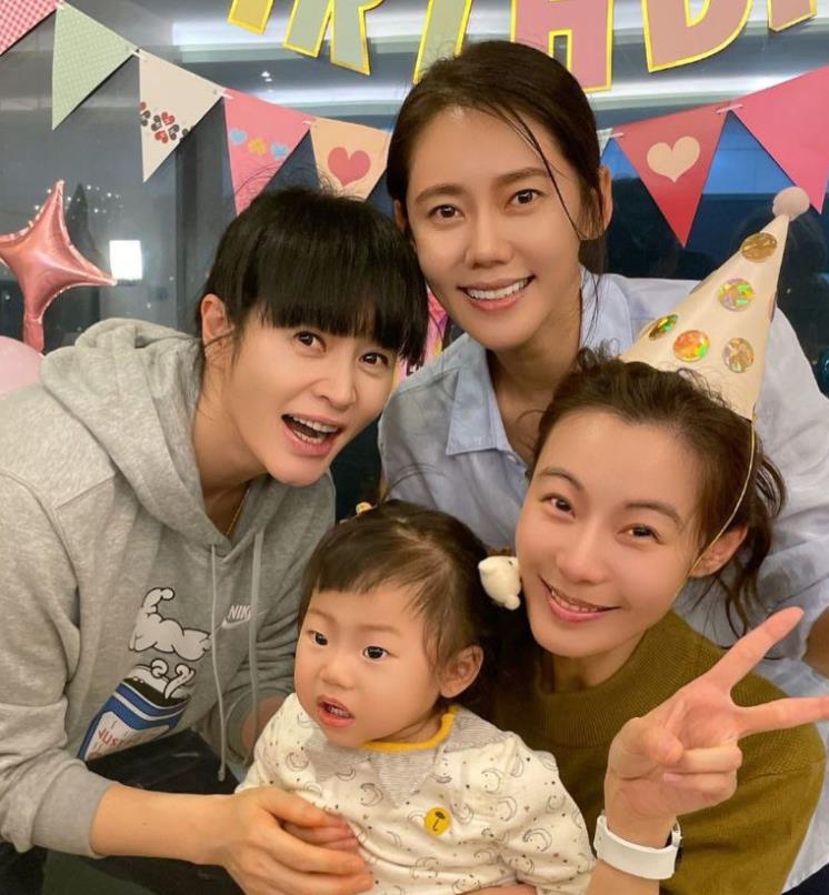 김혜수 생일파티 현장