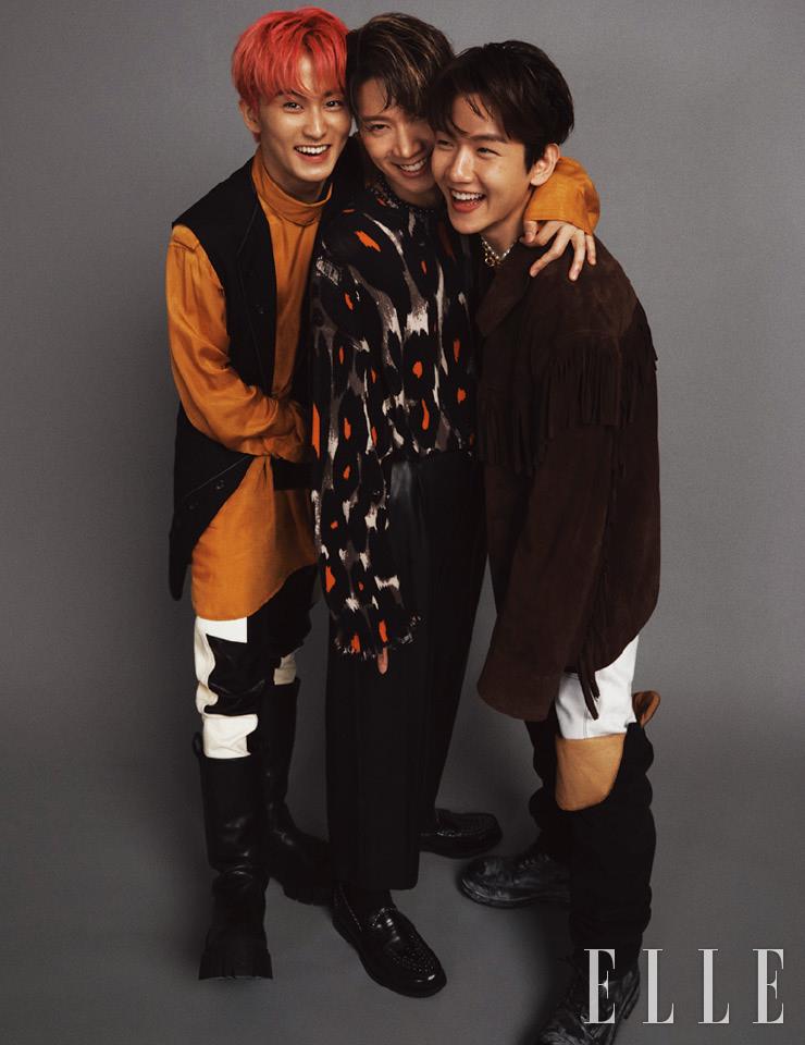 마크가 입은 롱 셔츠는 Ann Demeulemeester by Adekuver. 레더 팬츠는 Ordinary People. 블랙 롱부츠는 Fendi. 베스트는 스타일리스트 소장품. 텐이 입은 레오퍼드 패턴의 니트 톱은 R13 by Tom Greyhound. 레더 팬츠는 Wooyoungmi. 로퍼는 Church's. 네크리스는 스타일리스트 소장품. 백현이 입은 스웨이드 재킷은 Maison Margiela. 블랙 레더를 더한 데님 팬츠는 Dyed. 체인 네크리스는 Portrait Report. 진주 네크리스와 워커는 모두 스타일리스트 소장품.