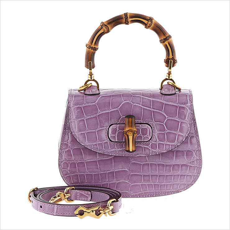 브랜드 시그너처인 뱀부 핸들 장식의 토트백은 가격 미정, Gucci. 