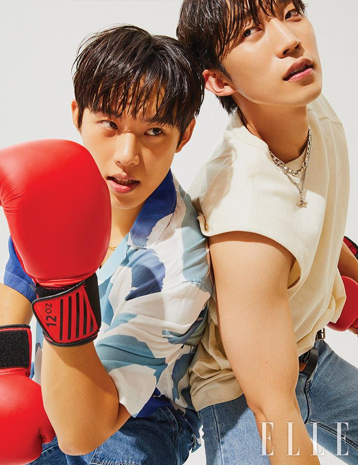 김성철이 입은 하와이언 셔츠는 Boss Men. 데님 쇼츠는 Beaker. 이상이가 입은 슬리브리스 톱은 Junn. J. 스트레이트 핏의 데님 팬츠는 Recto. 실버 체인 네크리스는 Verutum. 펜던트가 달린 실버 네크리스는 Mama Casar.