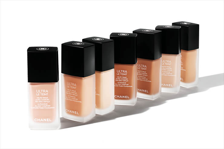 24시간 처음 바른 파운데이션 느낌 그대로 유지되는 무결점의 울트라 롱래스팅 효과. 두꺼워 보이거나 과도하게 커버한 느낌 없이 부드럽고 자연스럽게 발려 보송하면서도 윤기 도는 마무리감을 자랑한다. 총 12가지 컬러로 출시. 울트라 르 뗑, 왼쪽부터 BR12, B30, BD21, B40, BR42, BD01, BD31, 각 7만6천원, 모두 Chanel. 