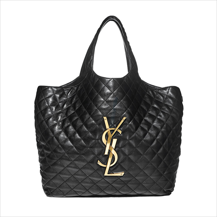 볼드한 로고의 퀼팅 쇼퍼백은 5백62만원, Saint Laurent by Anthony Vaccarello.