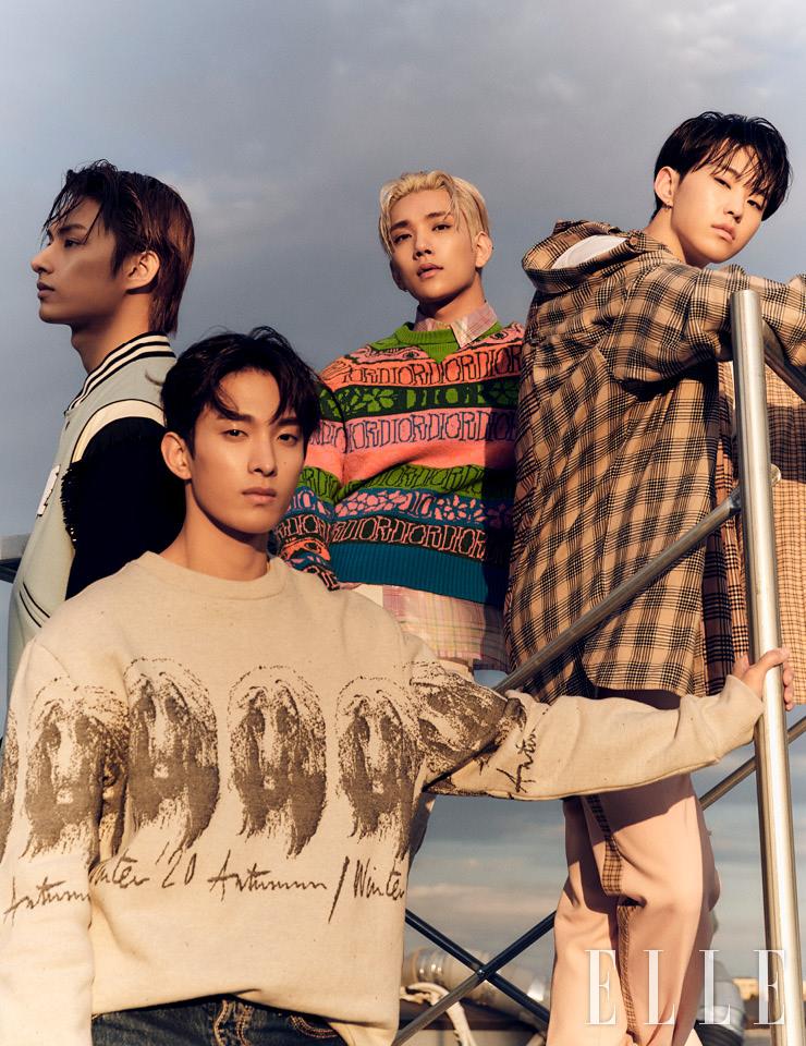 호시가 입은 체크 셔츠와 이너 웨어 톱, 팬츠는 모두 Burberry. 준이 입은 재킷은 Ports V. 티셔츠는 Marni. 데님 팬츠는 스타일리스트 소장품. 스니커즈는 Jimmy Choo. 도겸이 입은 스웨트셔츠는 Paul Smith. 데님 팬츠는 스타일리스트 소장품. 볼캡은 Blur1.0.조슈아가 입은 니트 톱과 이너 웨어 셔츠는 모두 Dior.