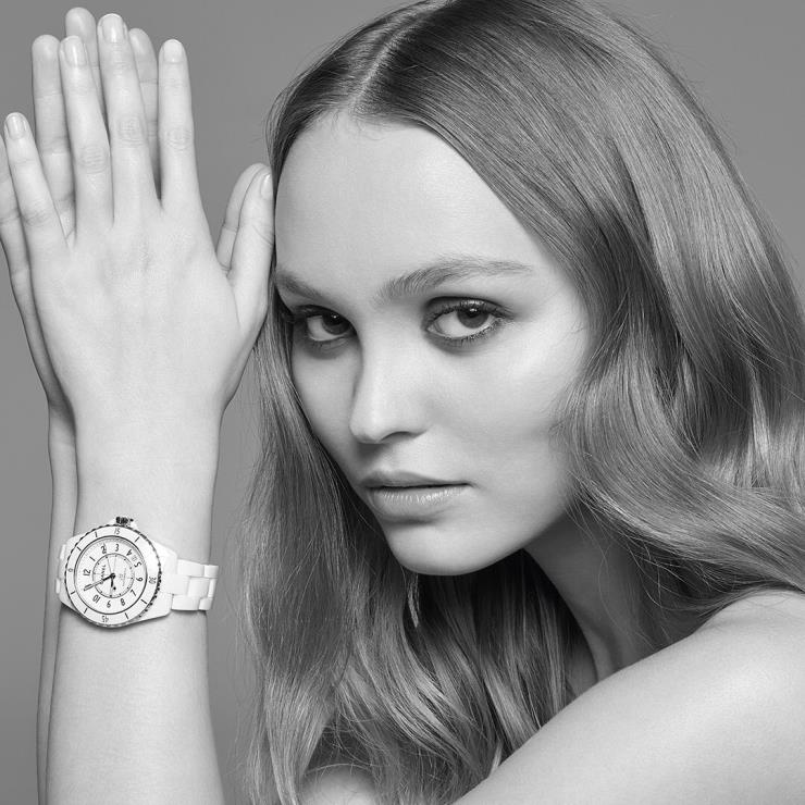 @chanelofficial 