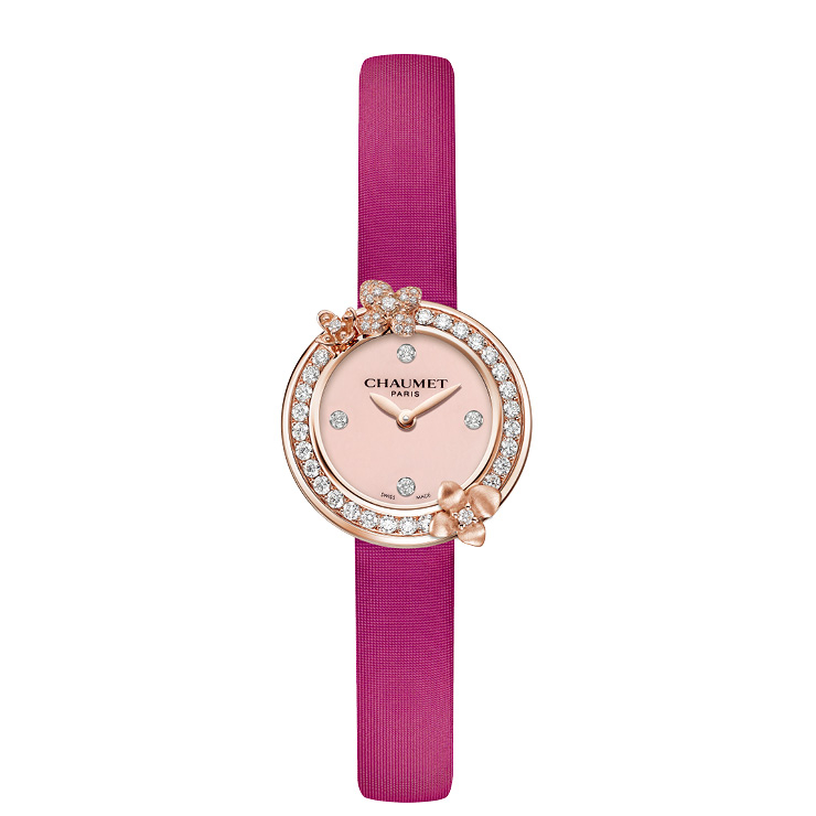 섬세하게 다이아몬드를 세팅한 주얼 워치는 가격 미정, Chaumet. 