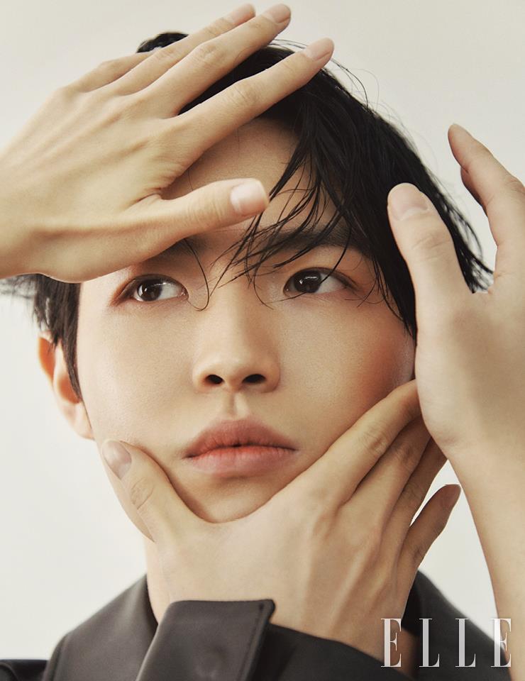 레더 재킷은 Wooyoungmi.