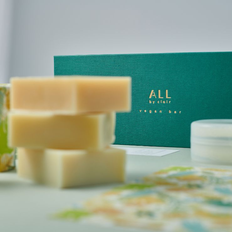 적송유와 시카카이 오일 등 천연 오일로 만든 올바이클래어, 올인원 클렌징 바