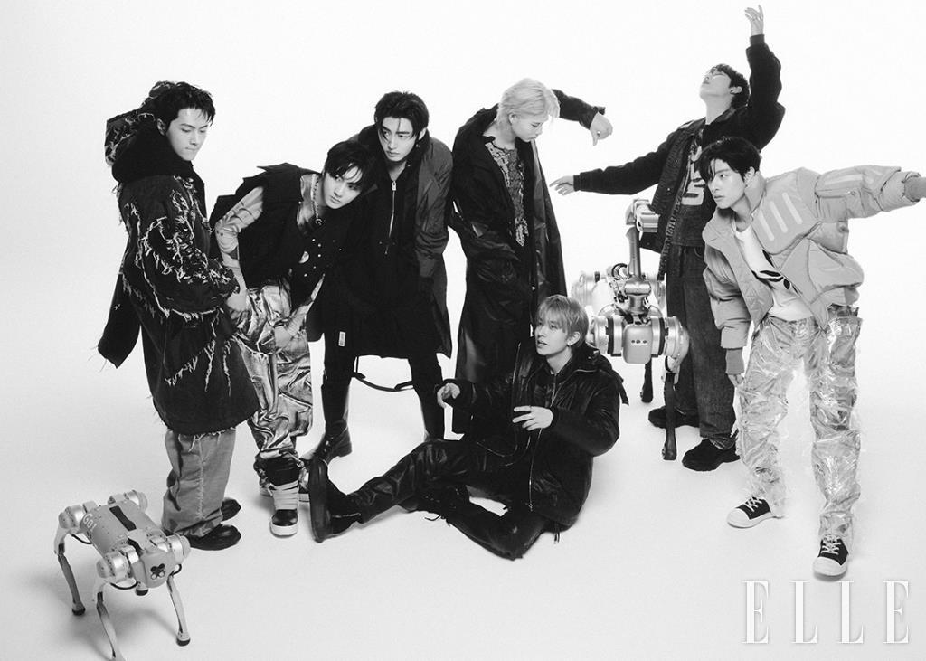 제이가 입은 데님 코트는 Blr Bluer. 톱은 Neu_In. 후디드 집업은 Chrome Hearts. 데님 팬츠는 Kusikohc. 스니커즈는 Rick Owens. 이어링은 Justine Clenquet. 정원이 입은 베스트는 Cmmawear. 프린트 톱은 Bonbom. 팬츠는 Blr Bluer. 스니커즈는 Rick Owens. 성훈이 입은 코트와 후디드 톱, 팬츠와 레이어드한 스커트는 모두 1017 Alyx 9sm by Adekuver. 부츠는 Prada. 희승이 입은 레더 재킷과 블루종, 팬츠는 모두 Kanghyuk. 셔츠는 Kusikohc. 스니커즈는 Rick Owens. 니키가 입은 테크니컬 코트와 후디드 집업, 팬츠는 모두 Post Archive Faction. 스니커즈는 Rick Owens. 선우가 입은 재킷은 Sacai. 셔츠와 이너 웨어 톱, 팬츠는 모두 Diesel. 스니커즈는 Wooyoungmi. 제이크가 입은 패딩 점퍼는 Juntae Kim. 화이트 톱은 Kusikohc. PVC 팬츠는 Bonbom. 스니커즈는 Rick Owens.