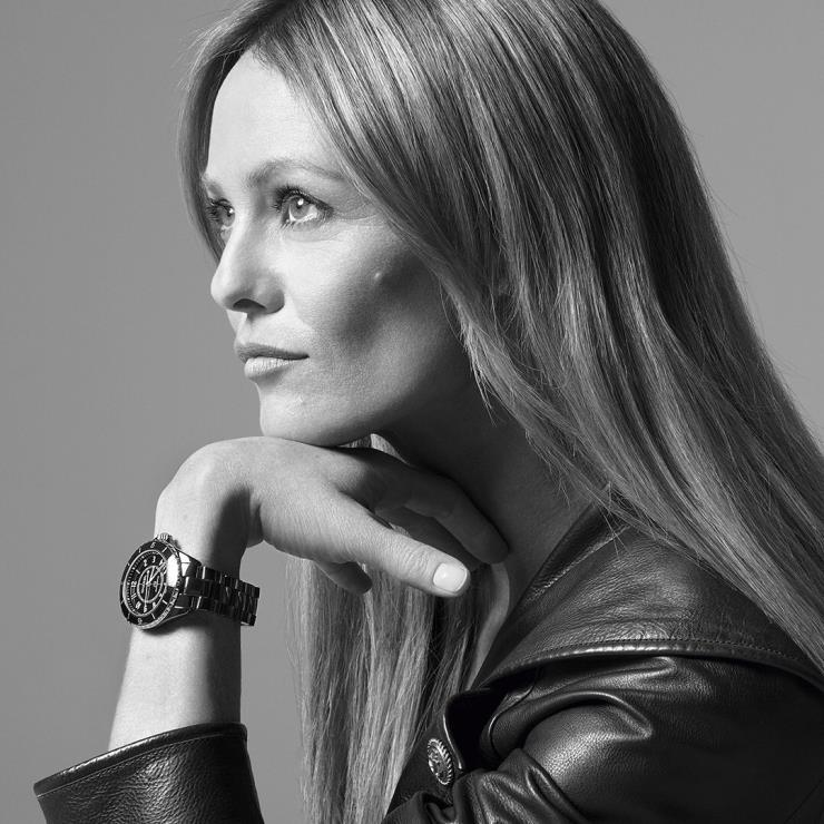 @chanelofficial 