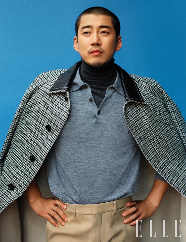 코트와 폴로 니트, 터틀넥, 팬츠는 모두 Tod’s.